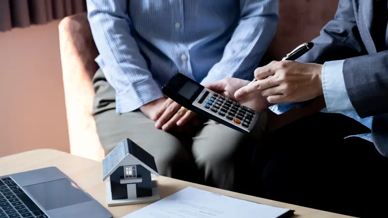 Comparison of Fixed and Variable Rate Mortgages