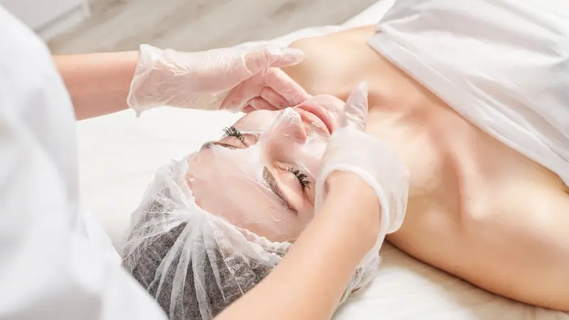 Getting to Know Chemical Peeling and Its Benefits for the Skin